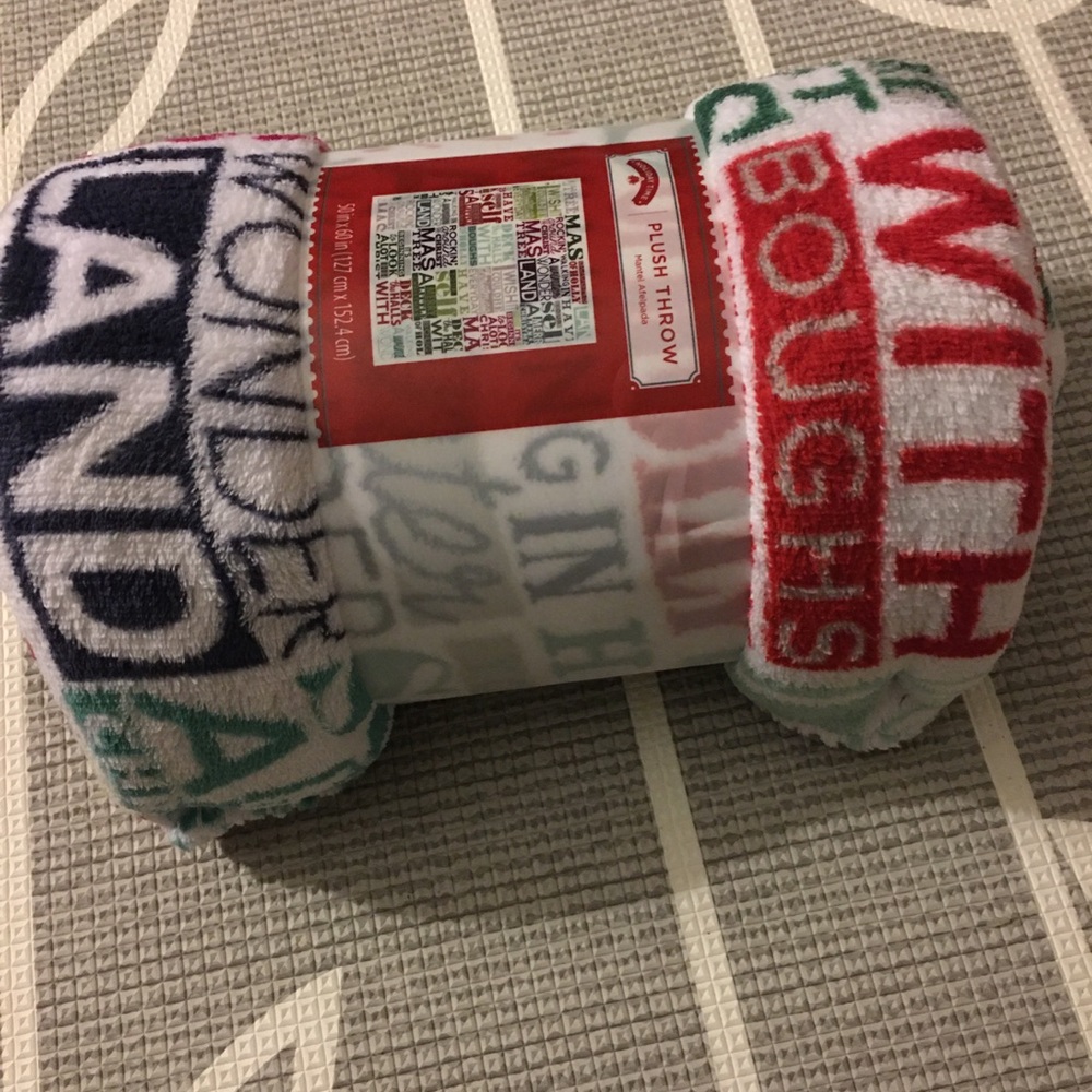 PLUSH THROW HOLIDAY